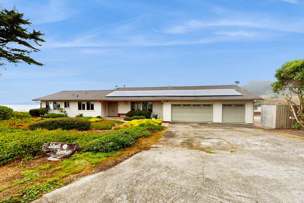 Oceanfront Haven - Hot Tub & Private Beach Access
