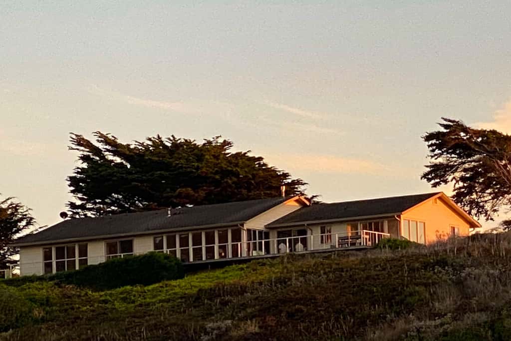 Oceanfront Haven - Hot Tub & Private Beach Access
