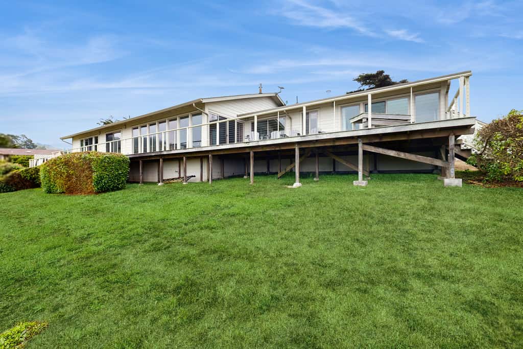 Oceanfront Haven - Hot Tub & Private Beach Access