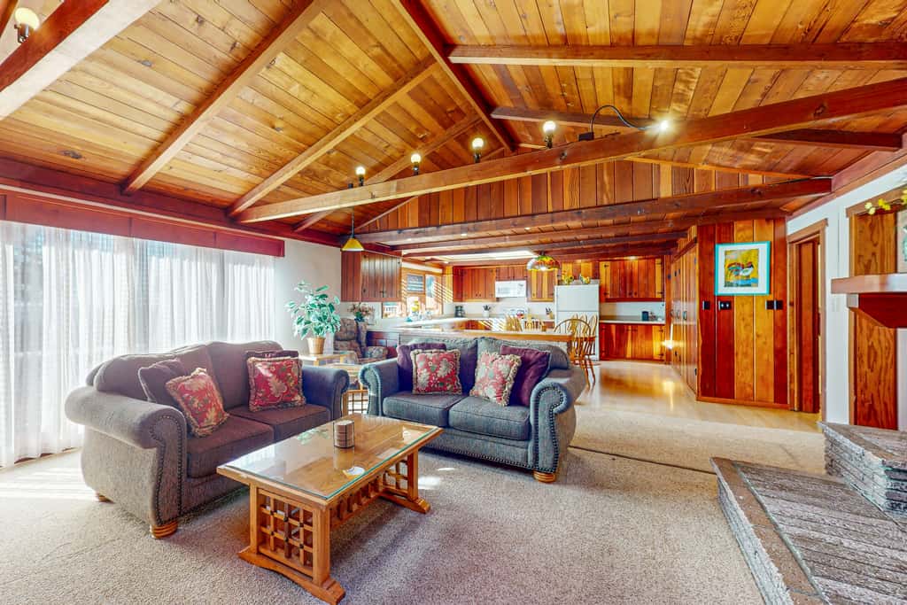 Oceanview home - Hot tub & Steps to Russian Gulch