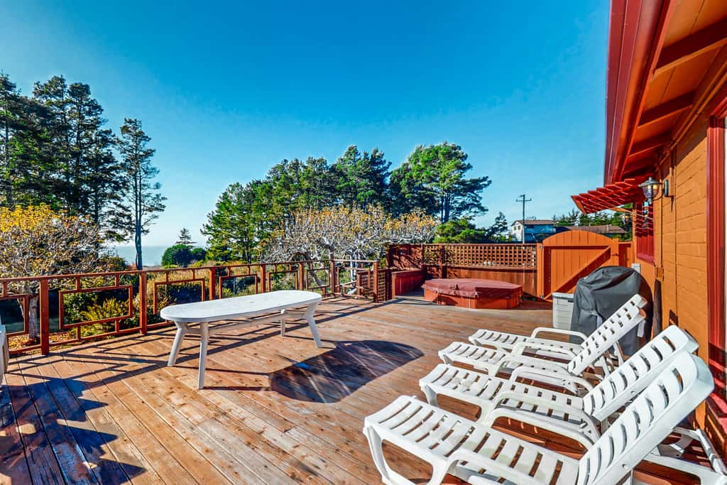 Oceanview home - Hot tub & Steps to Russian Gulch