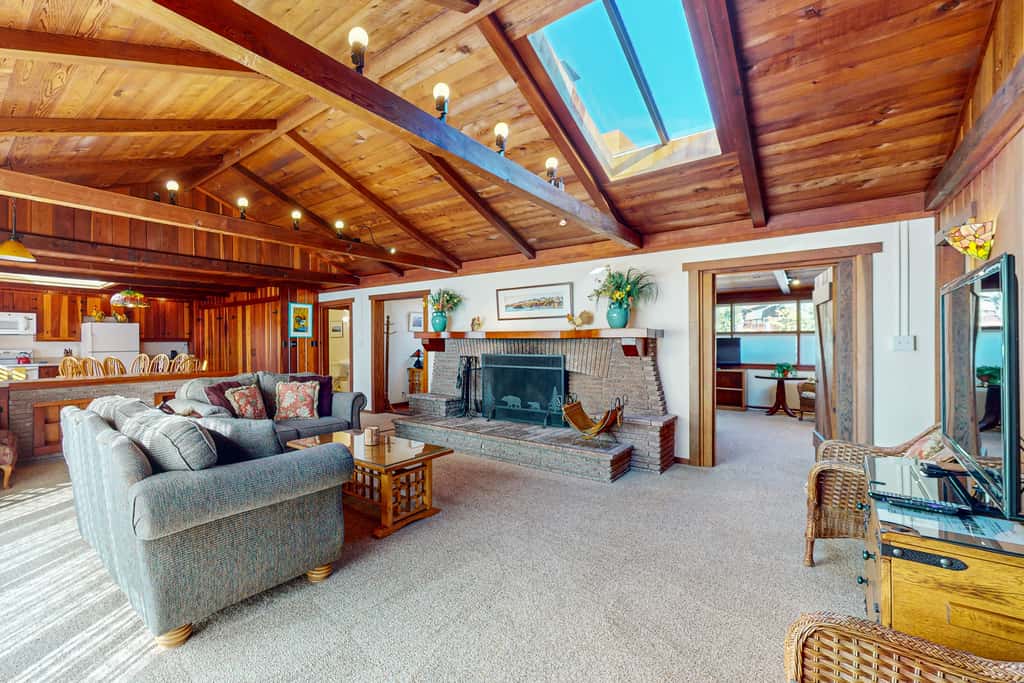 Oceanview home - Hot tub & Steps to Russian Gulch