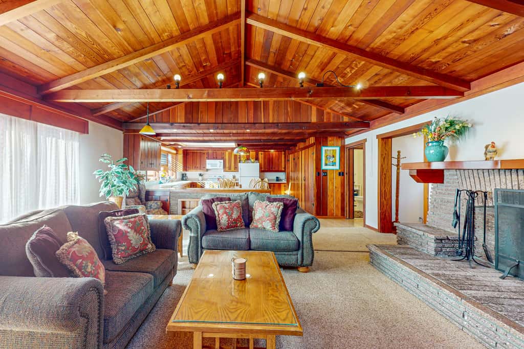 Oceanview home - Hot tub & Steps to Russian Gulch