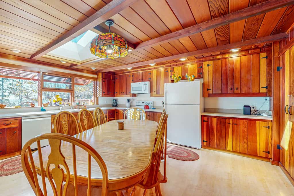 Oceanview home - Hot tub & Steps to Russian Gulch
