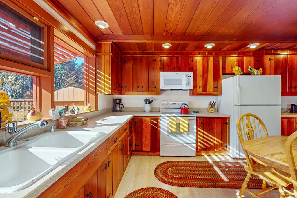 Oceanview home - Hot tub & Steps to Russian Gulch
