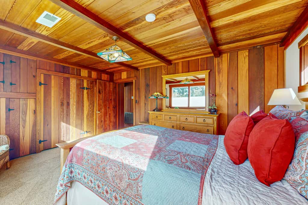 Oceanview home - Hot tub & Steps to Russian Gulch