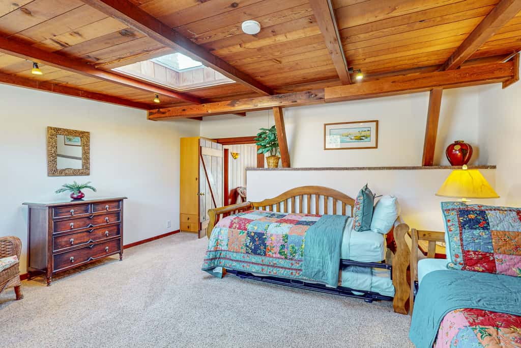 Oceanview home - Hot tub & Steps to Russian Gulch