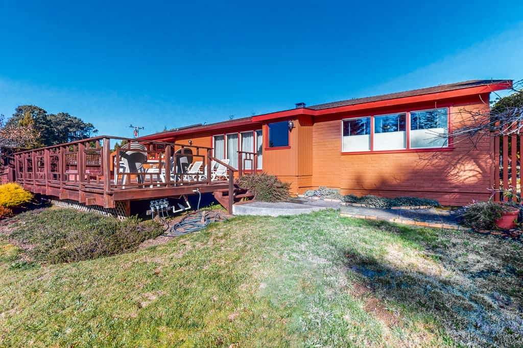 Oceanview home - Hot tub & Steps to Russian Gulch