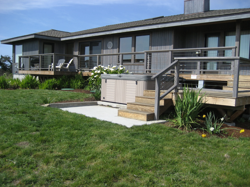 Coastal Haven-Panoramic Ocean View, Hot Tub, Grill