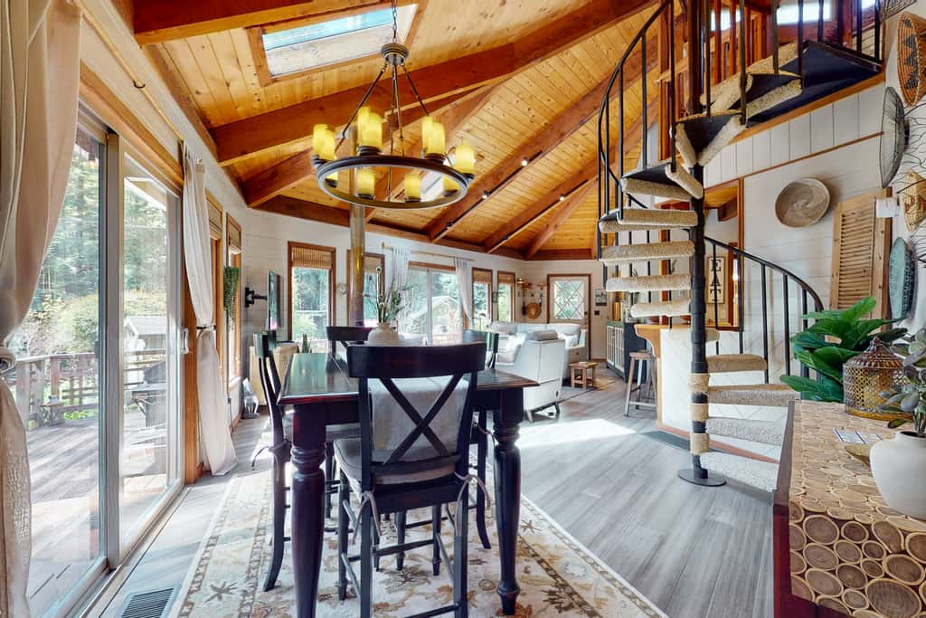 Mendocino Cozy Cabin-Large Patio, Grill & Garden