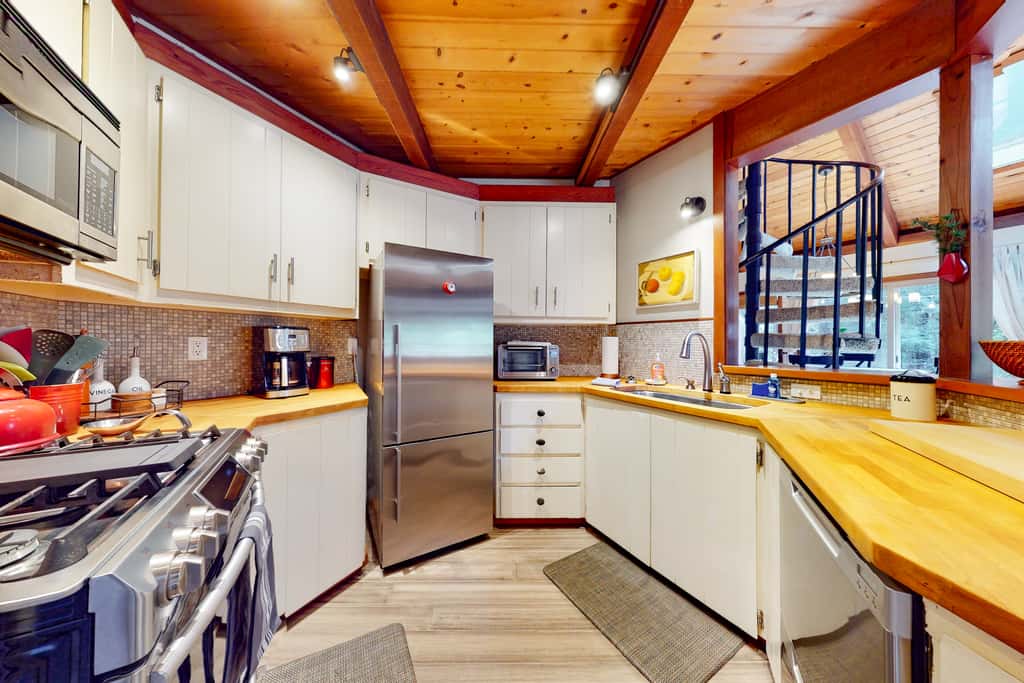 Mendocino Cozy Cabin-Large Patio, Grill & Garden
