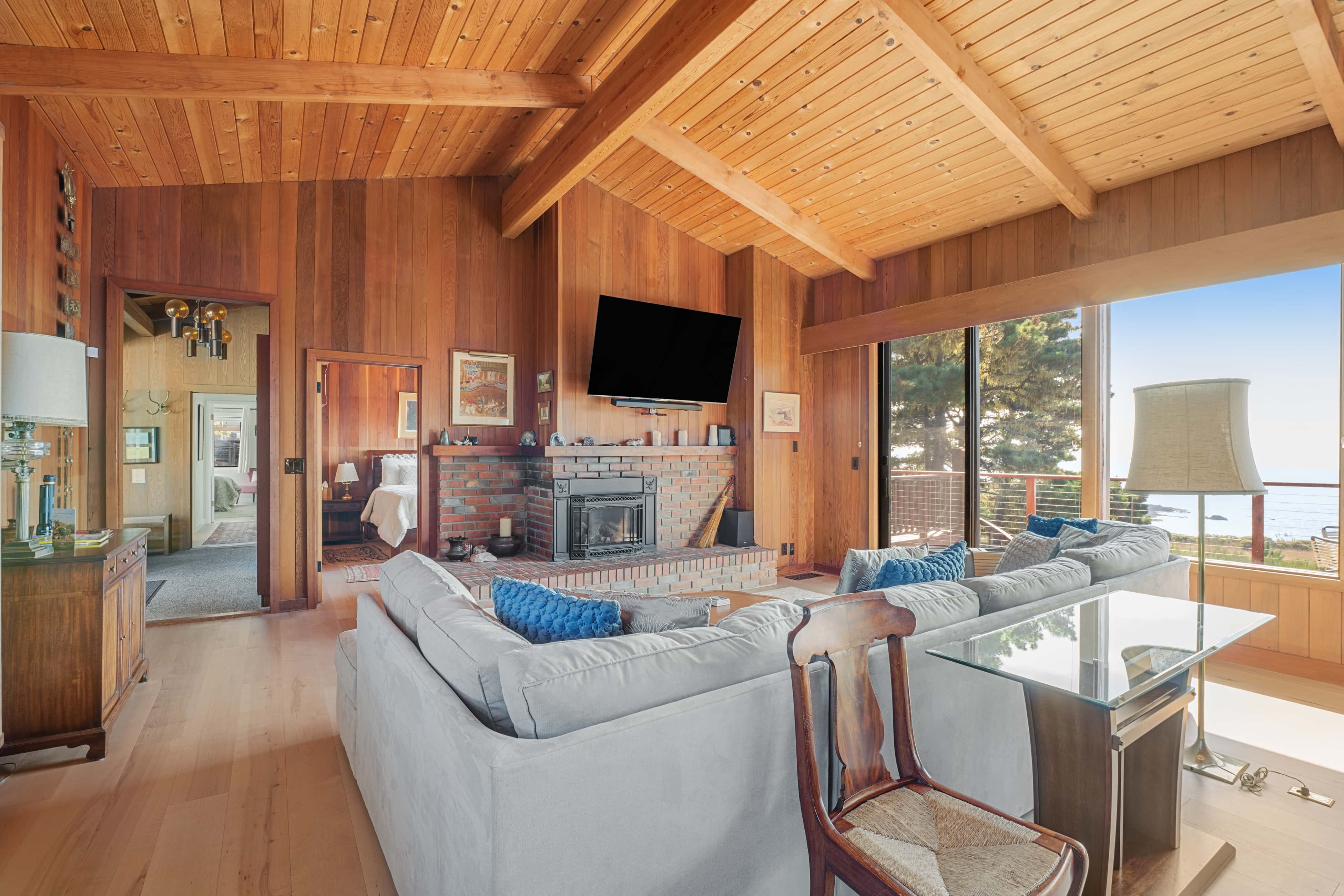 Large Mendocino Oceanfront Home - Walk to Trails
