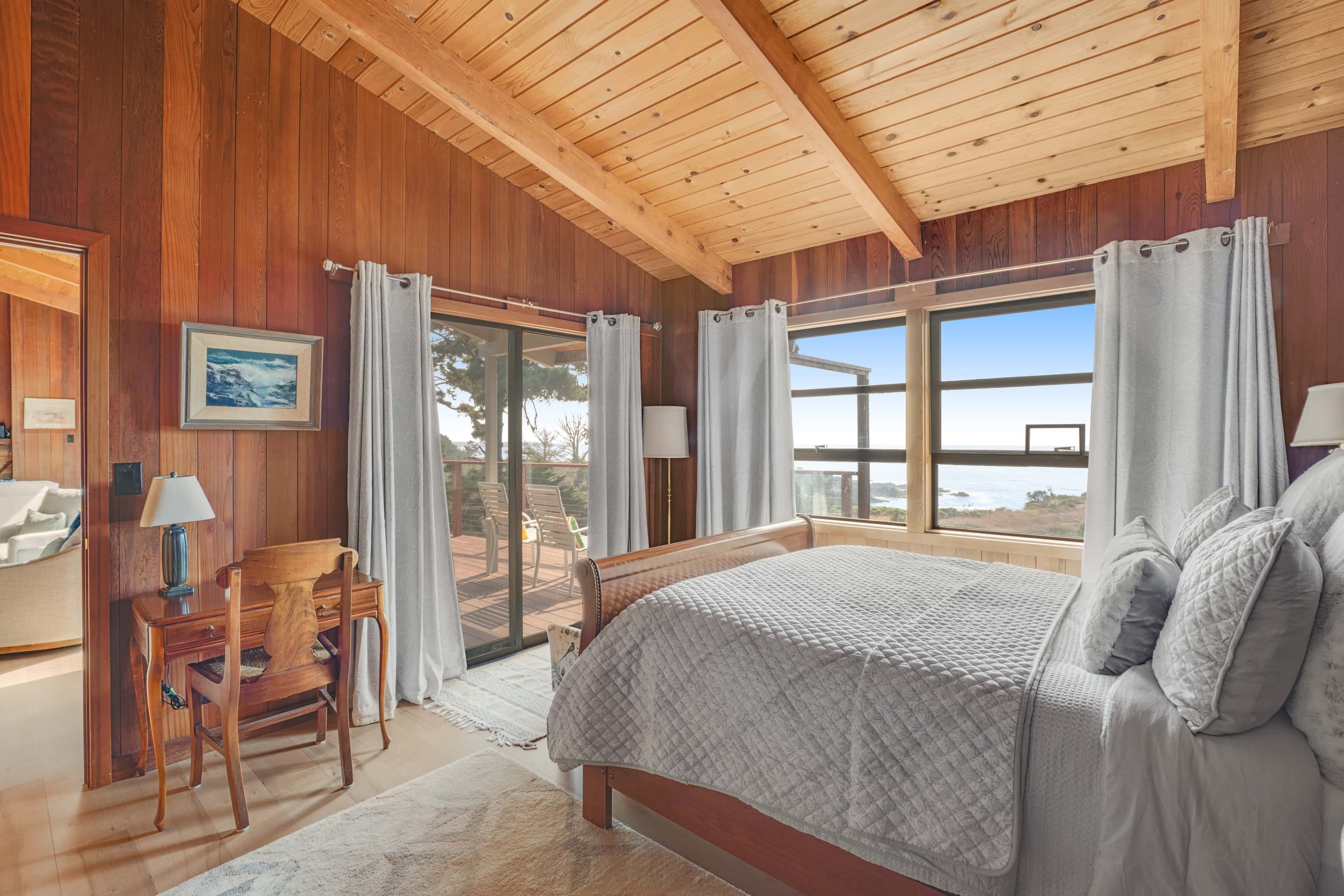Large Mendocino Oceanfront Home - Walk to Trails