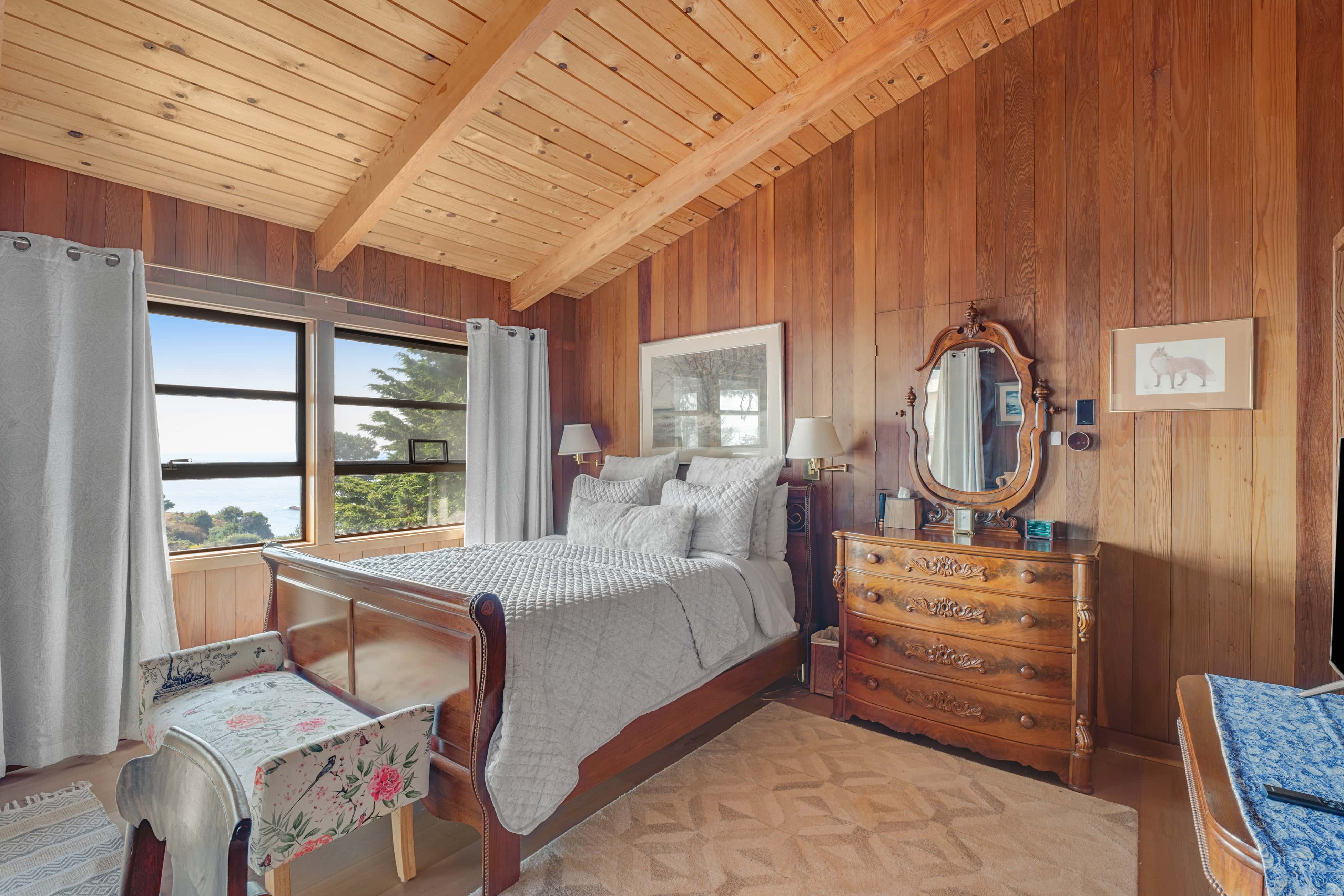 Large Mendocino Oceanfront Home - Walk to Trails