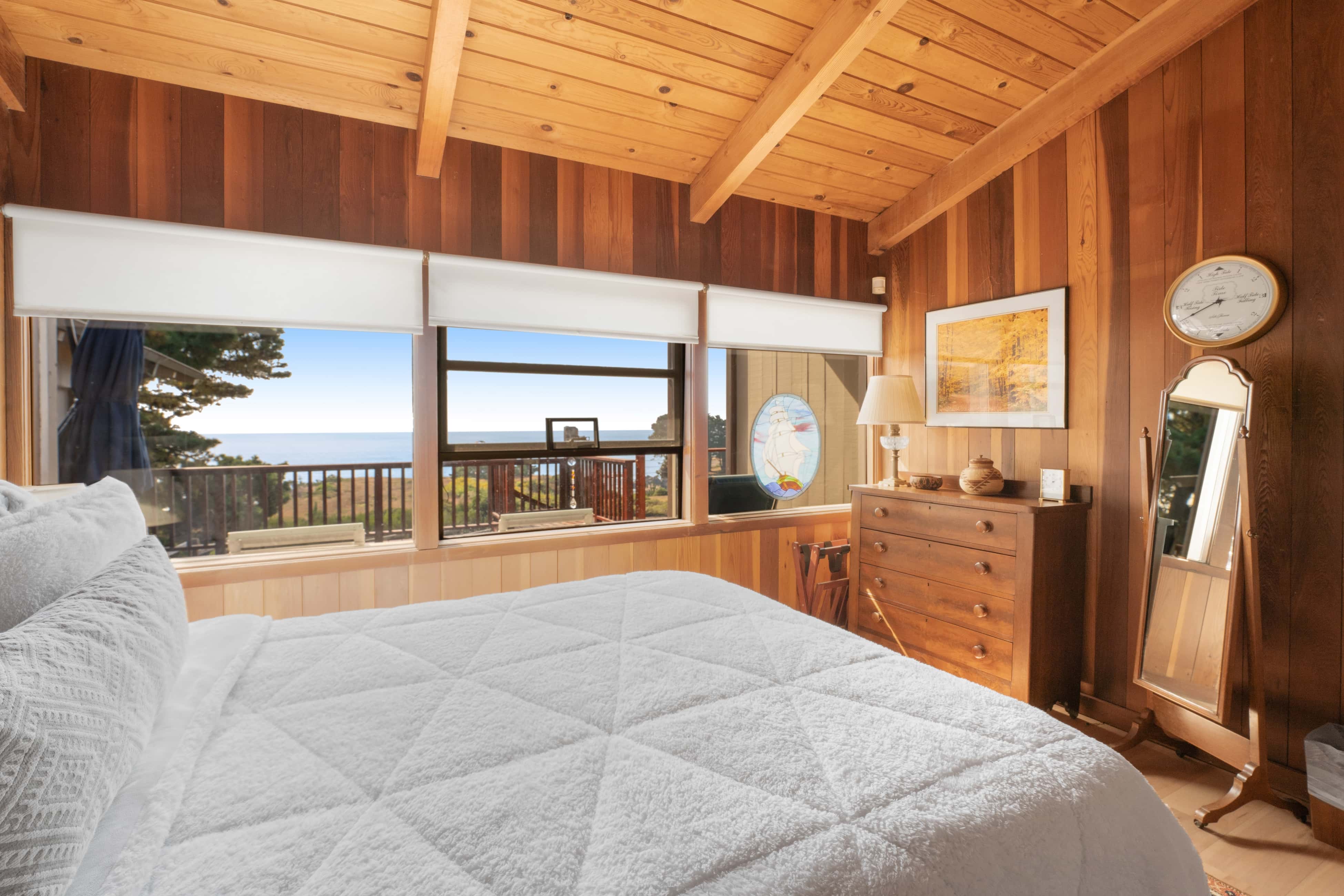 Large Mendocino Oceanfront Home - Walk to Trails