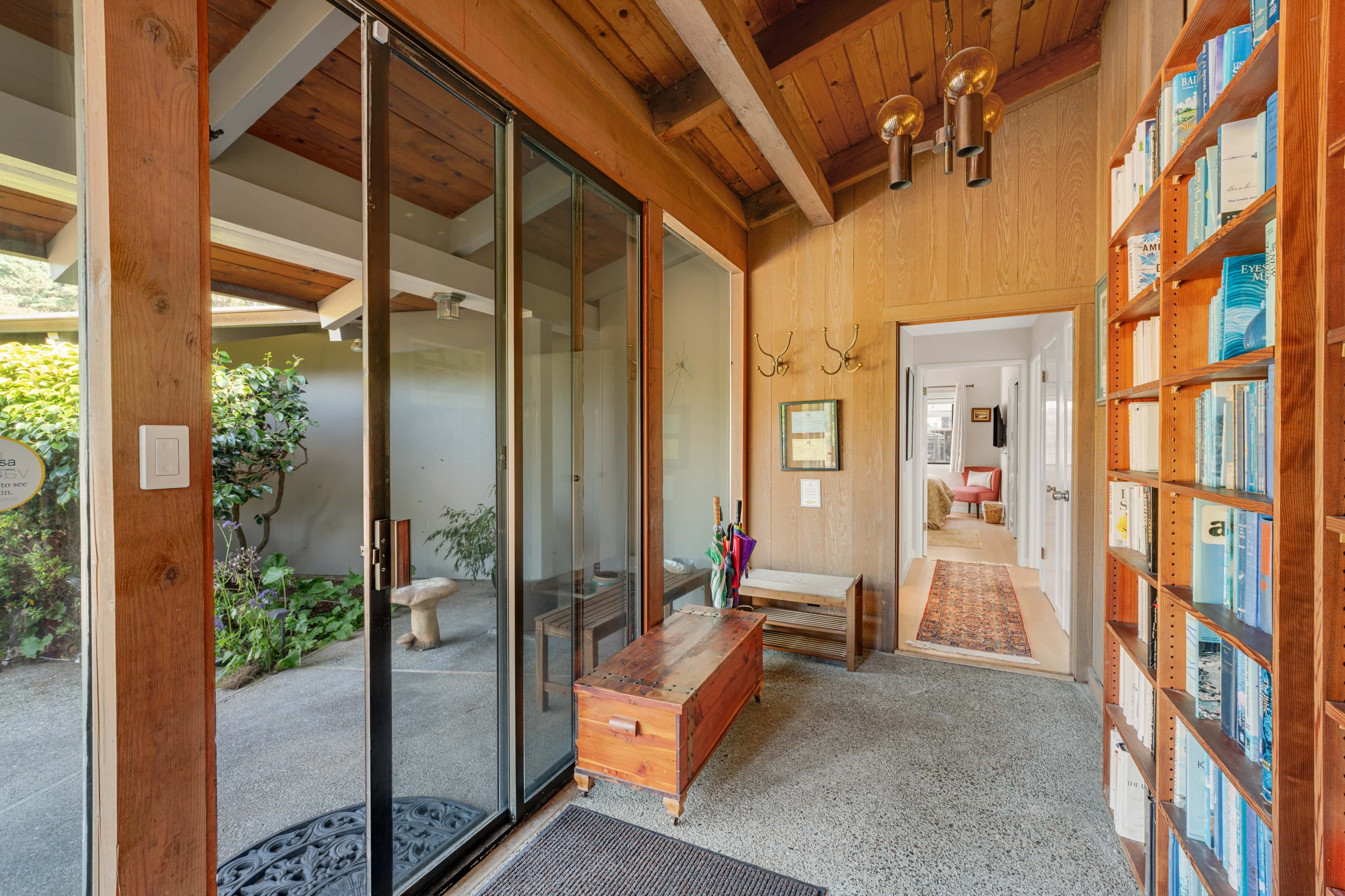 Large Mendocino Oceanfront Home - Walk to Trails