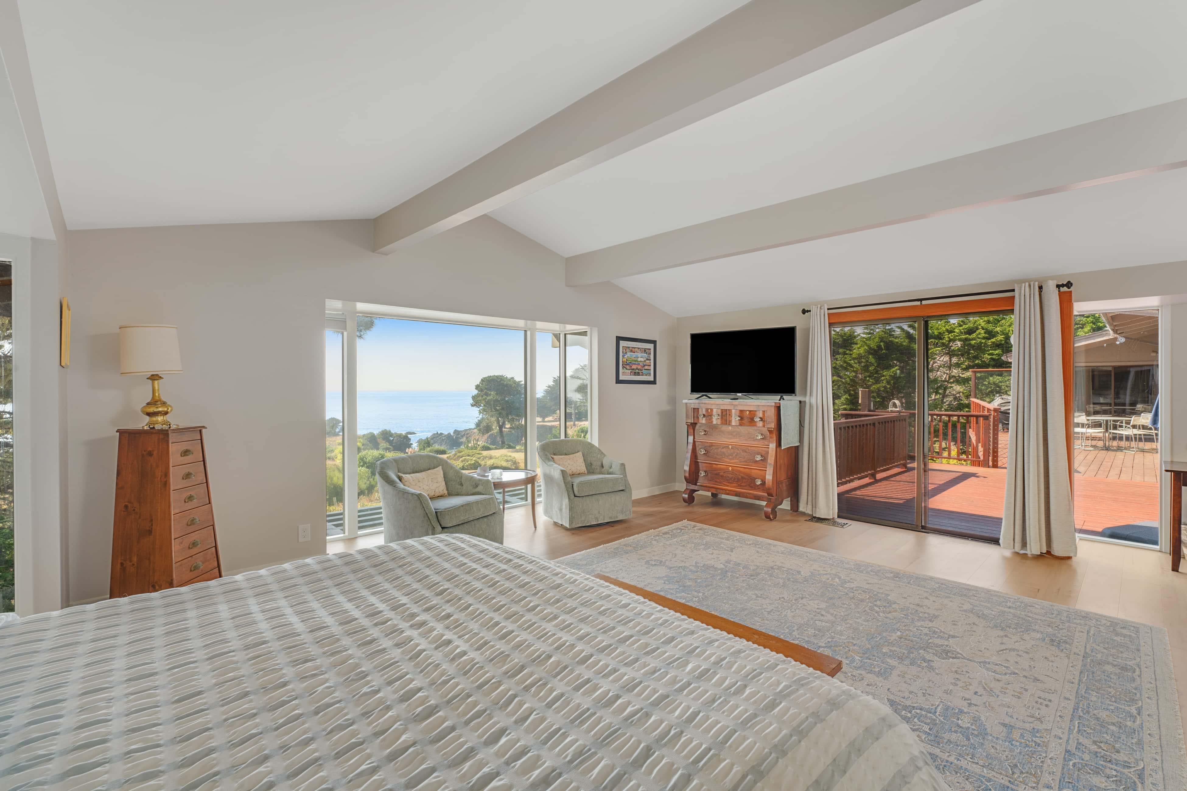 Large Mendocino Oceanfront Home - Walk to Trails