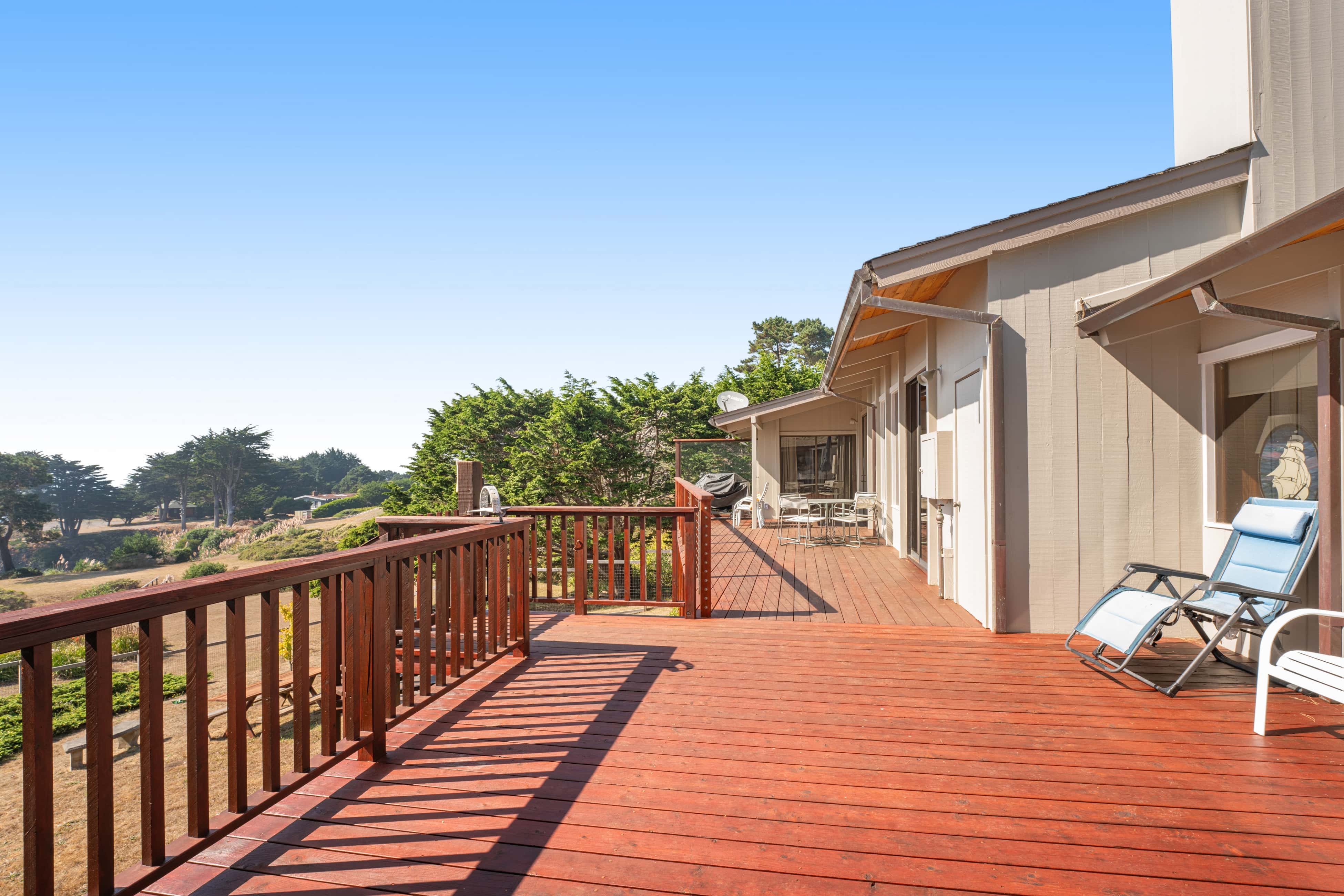 Large Mendocino Oceanfront Home - Walk to Trails