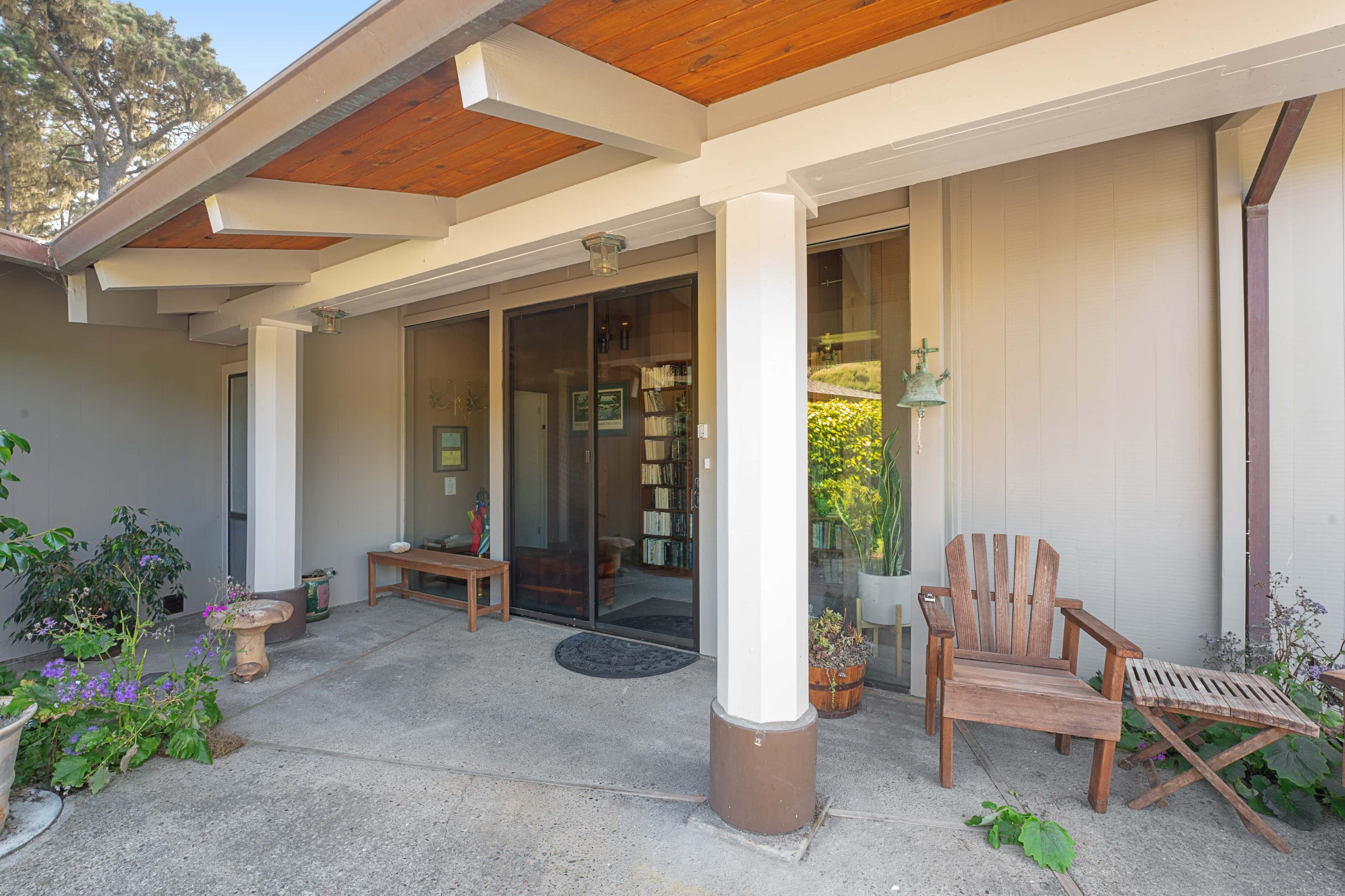 Large Mendocino Oceanfront Home - Walk to Trails