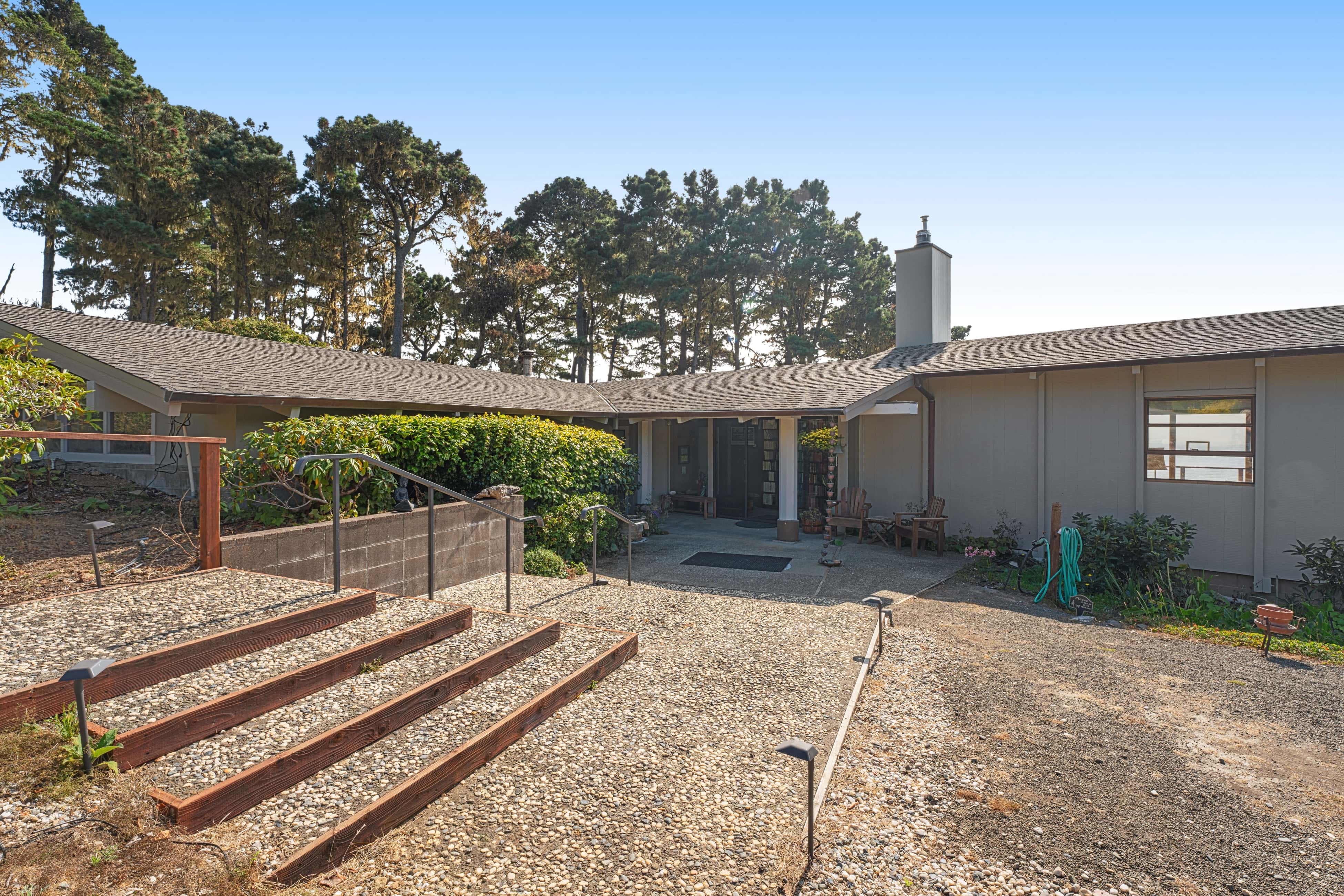 Large Mendocino Oceanfront Home - Walk to Trails