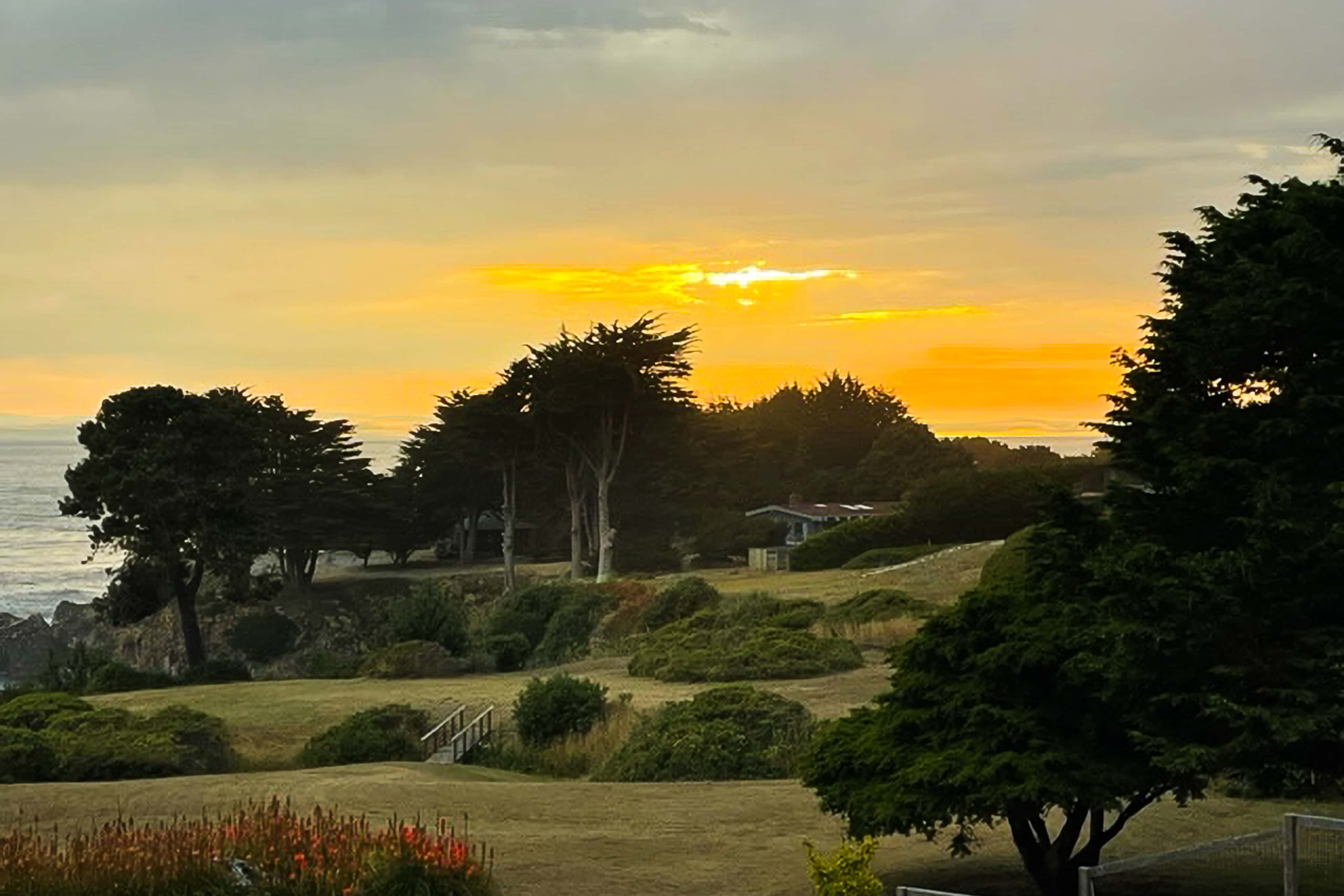 Large Mendocino Oceanfront Home - Walk to Trails