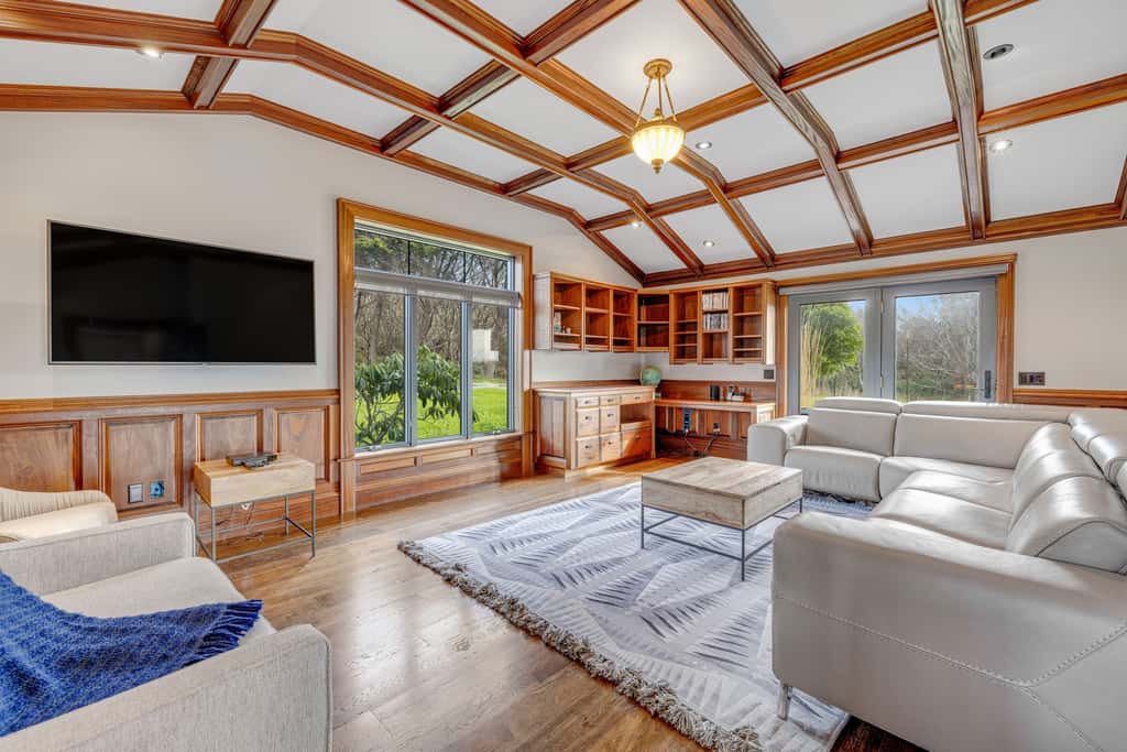 Luxe Remodeled Oceanfront Home on the Bluff