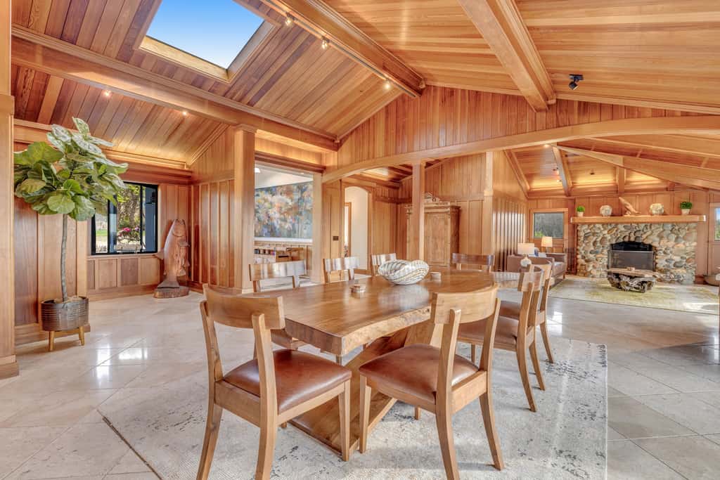 Luxe Remodeled Oceanfront Home on the Bluff