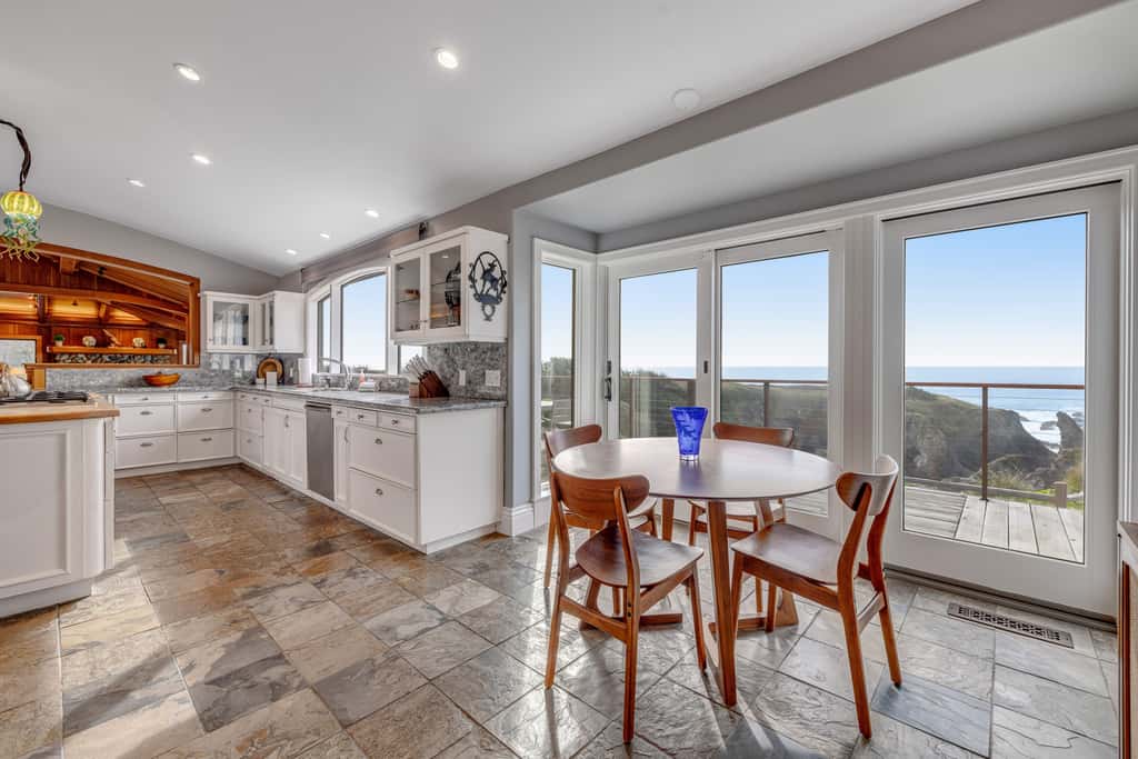 Luxe Remodeled Oceanfront Home on the Bluff