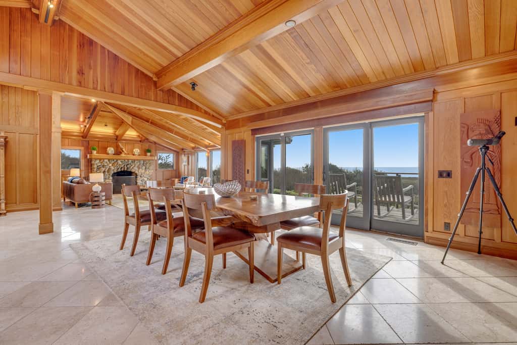 Luxe Remodeled Oceanfront Home on the Bluff