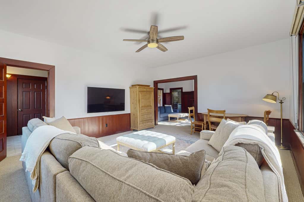Prime Mendocino Retreat with Hot Tub & 2 Kitchens
