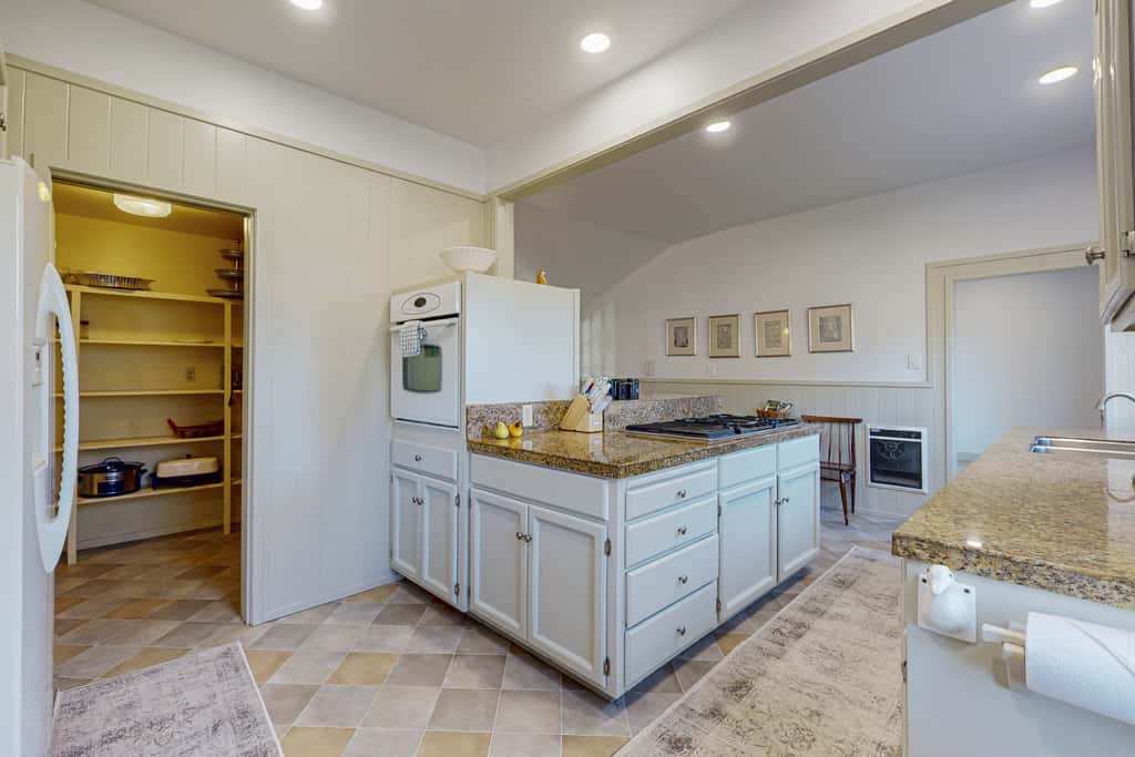Prime Mendocino Retreat with Hot Tub & 2 Kitchens