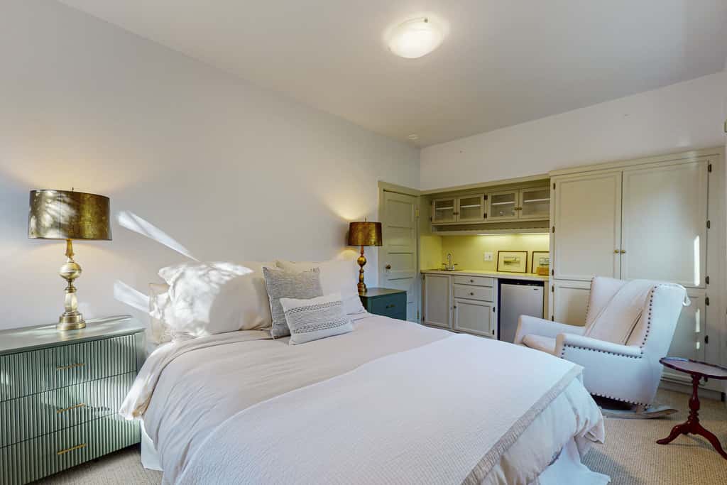 Prime Mendocino Retreat with Hot Tub & 2 Kitchens