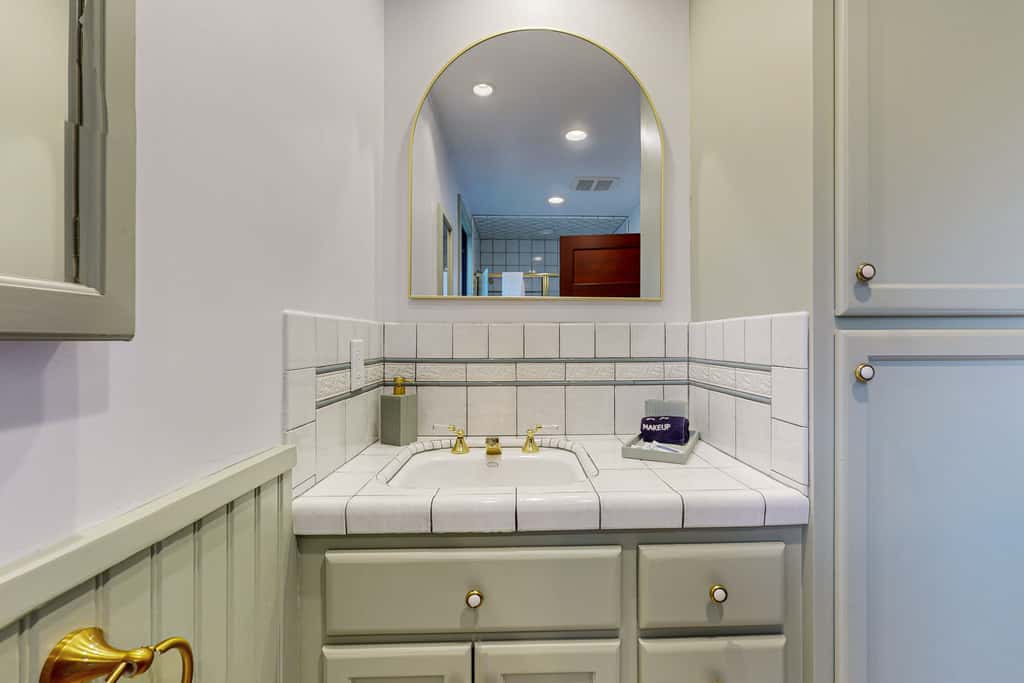 Prime Mendocino Retreat with Hot Tub & 2 Kitchens
