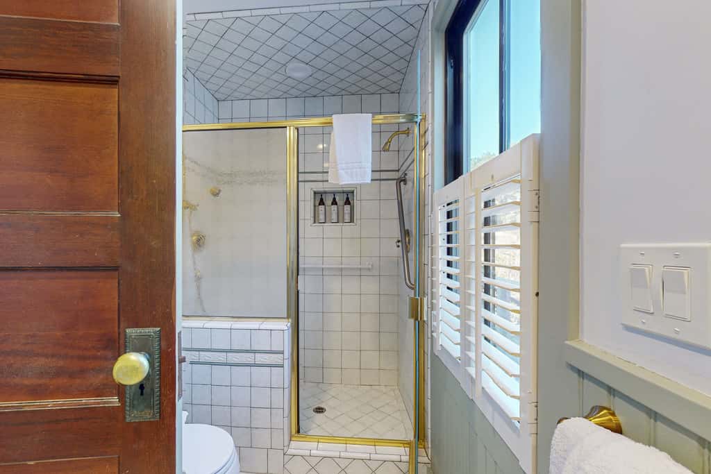 Prime Mendocino Retreat with Hot Tub & 2 Kitchens