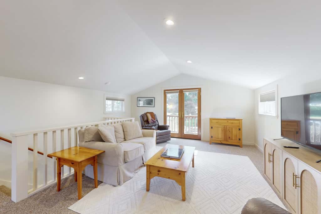 Prime Mendocino Retreat with Hot Tub & 2 Kitchens