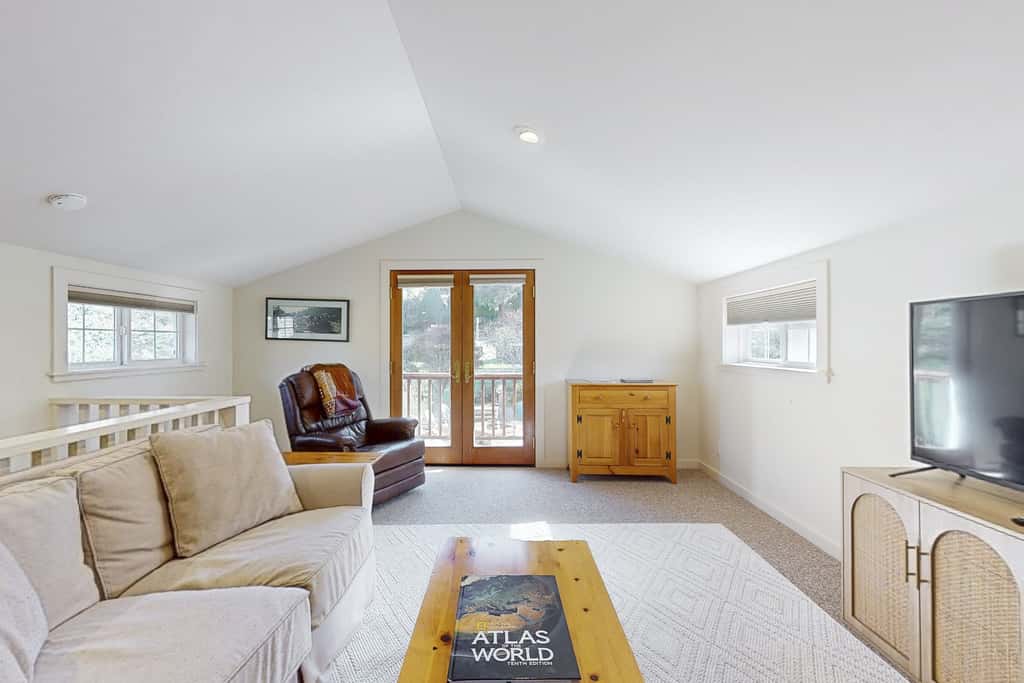 Prime Mendocino Retreat with Hot Tub & 2 Kitchens