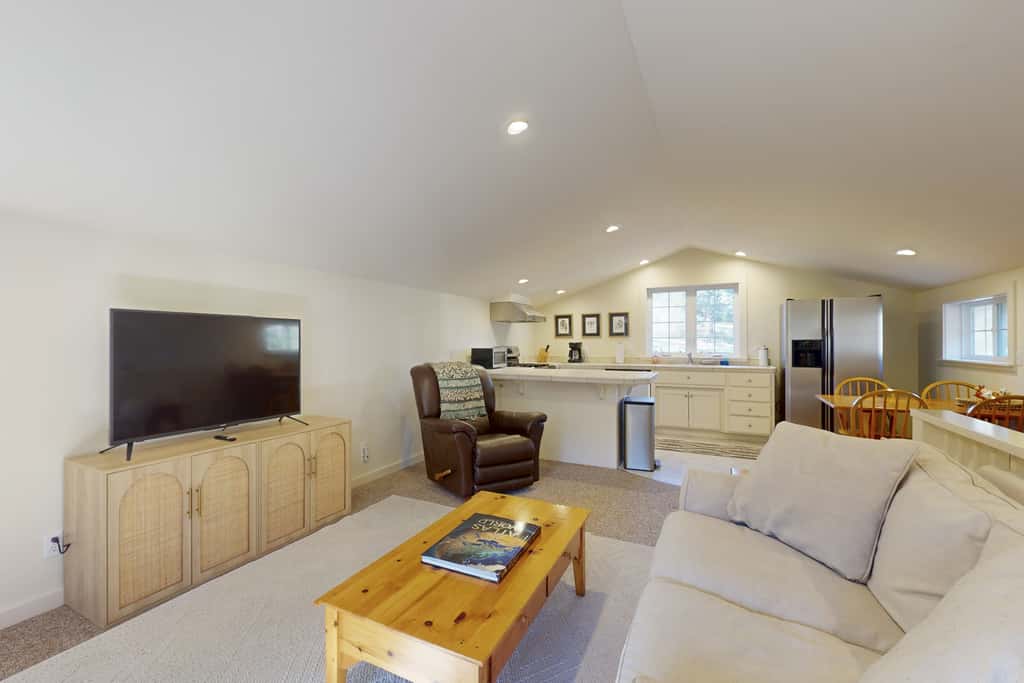 Prime Mendocino Retreat with Hot Tub & 2 Kitchens