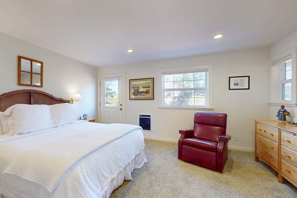 Prime Mendocino Retreat with Hot Tub & 2 Kitchens