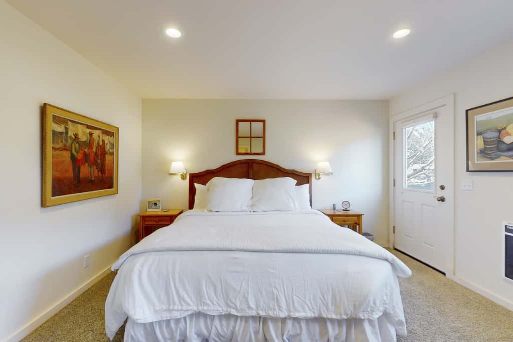 Prime Mendocino Retreat with Hot Tub & 2 Kitchens