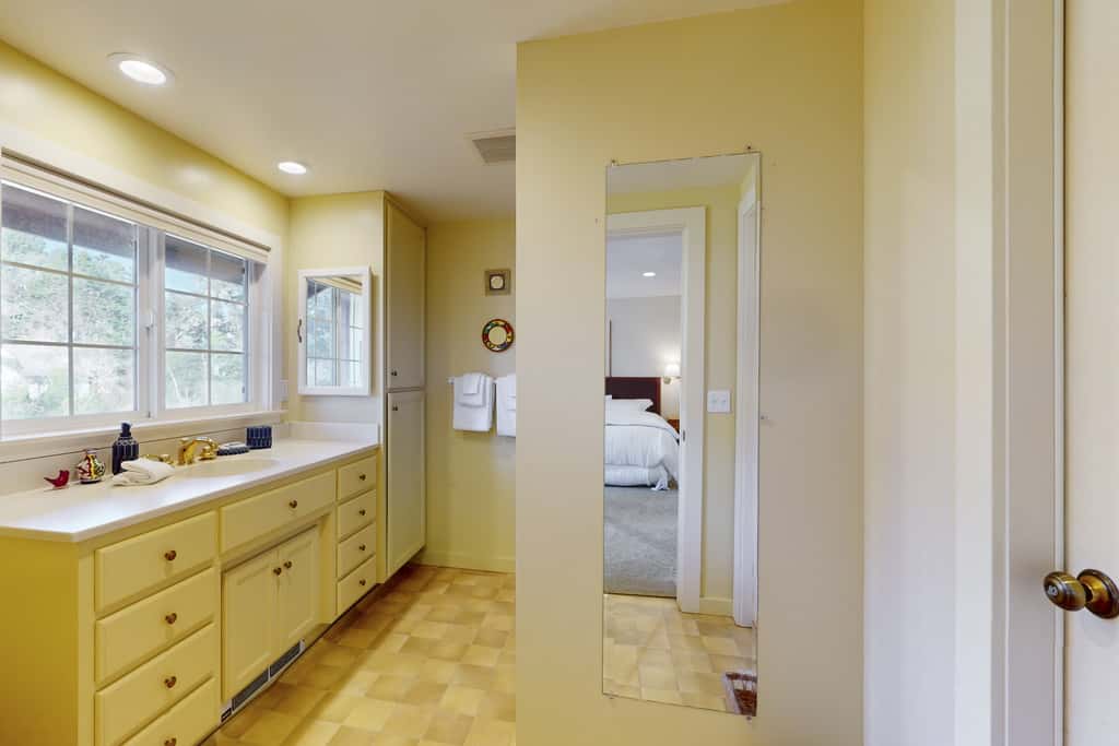 Prime Mendocino Retreat with Hot Tub & 2 Kitchens