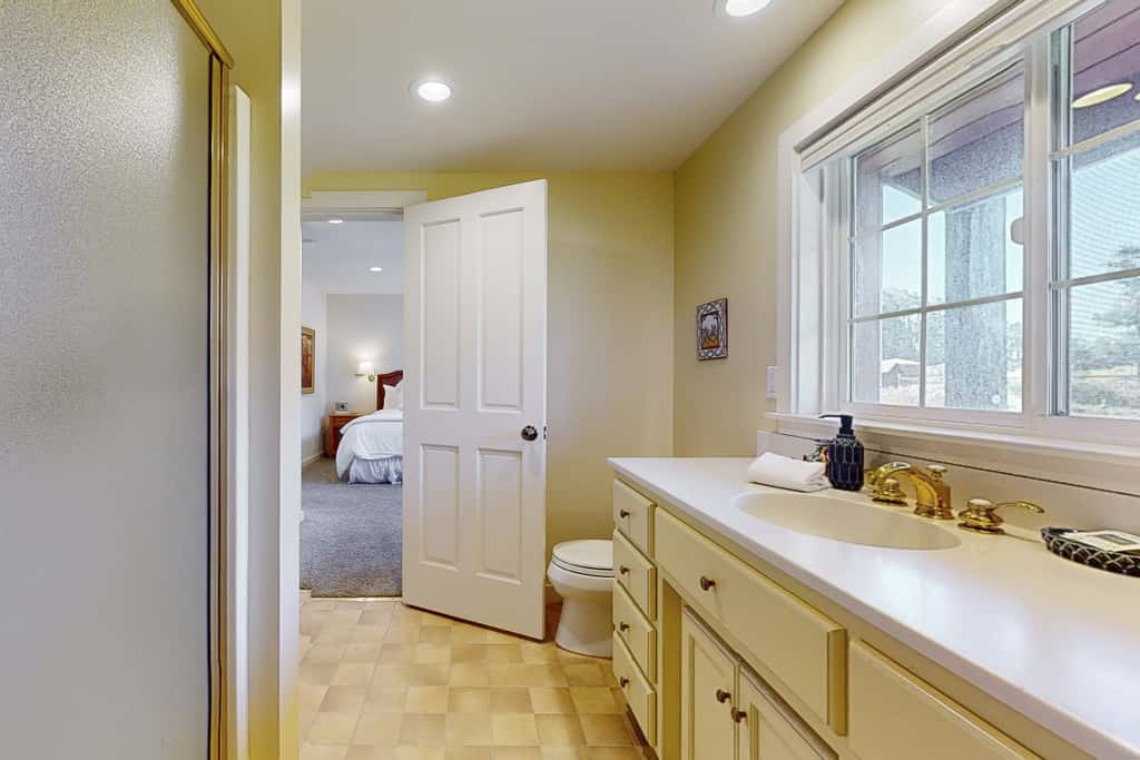 Prime Mendocino Retreat with Hot Tub & 2 Kitchens
