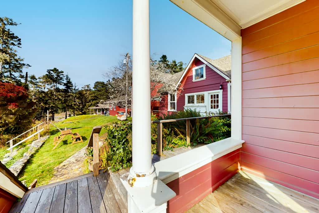 Prime Mendocino Retreat with Hot Tub & 2 Kitchens