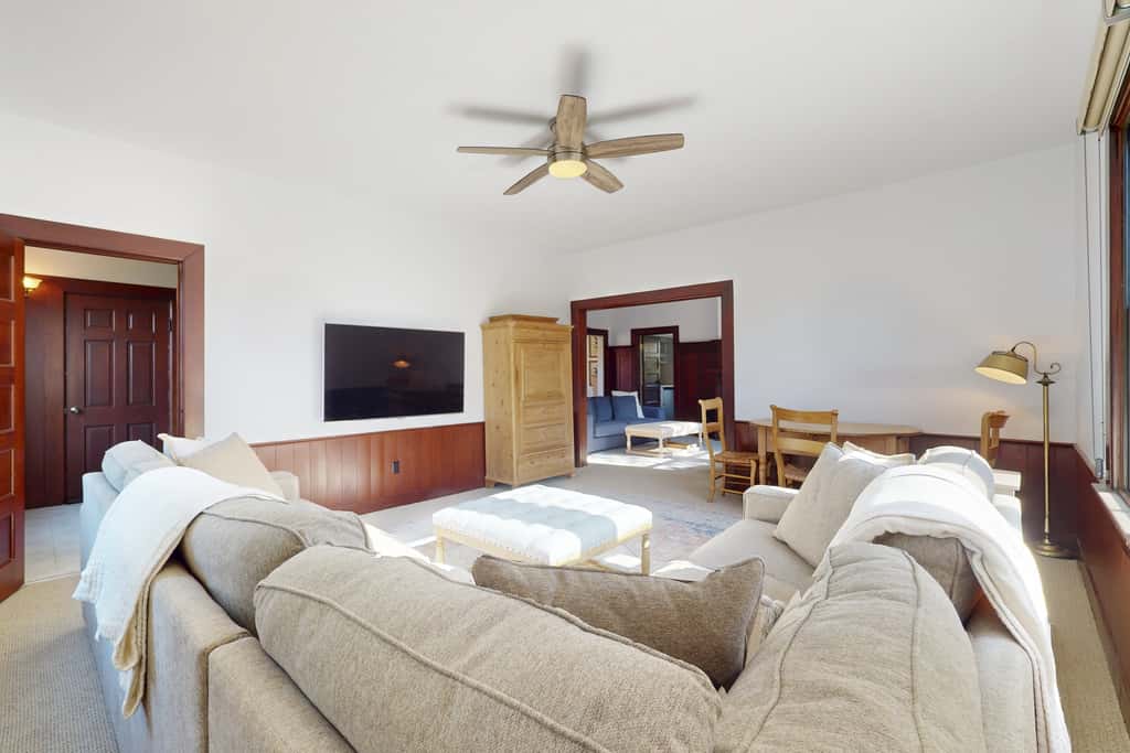 Mendocino Lodge with Hot Tub and Fireplace