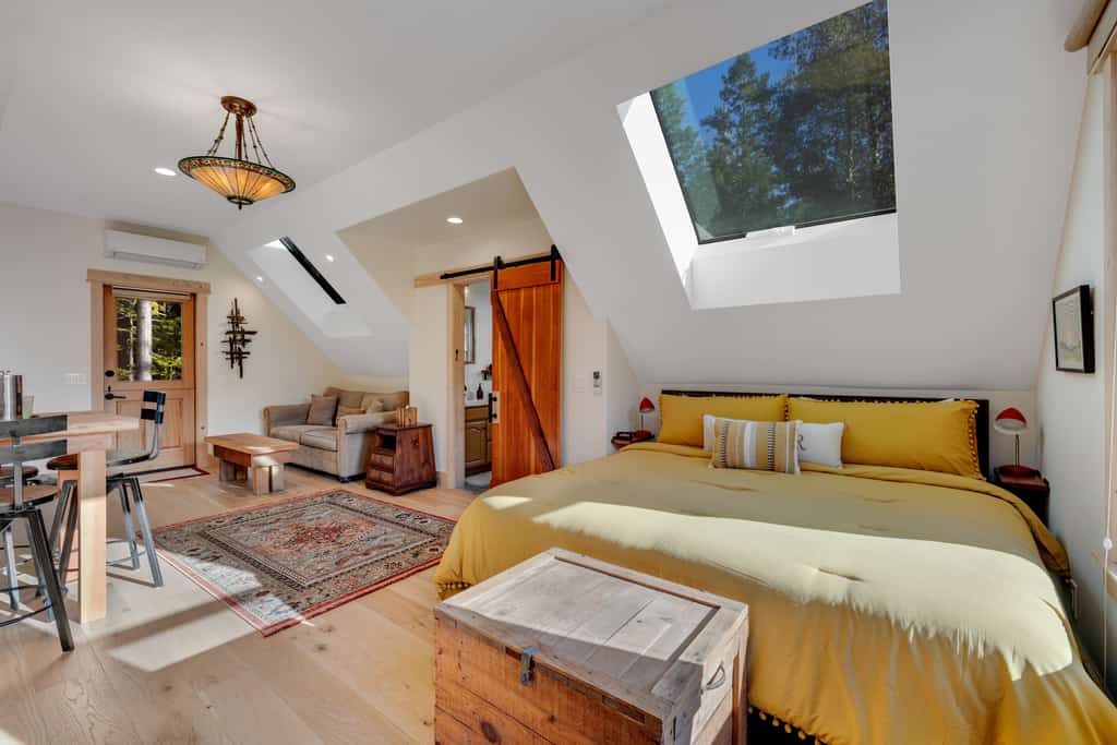 Redwood Retreat - Sunrise Cottage