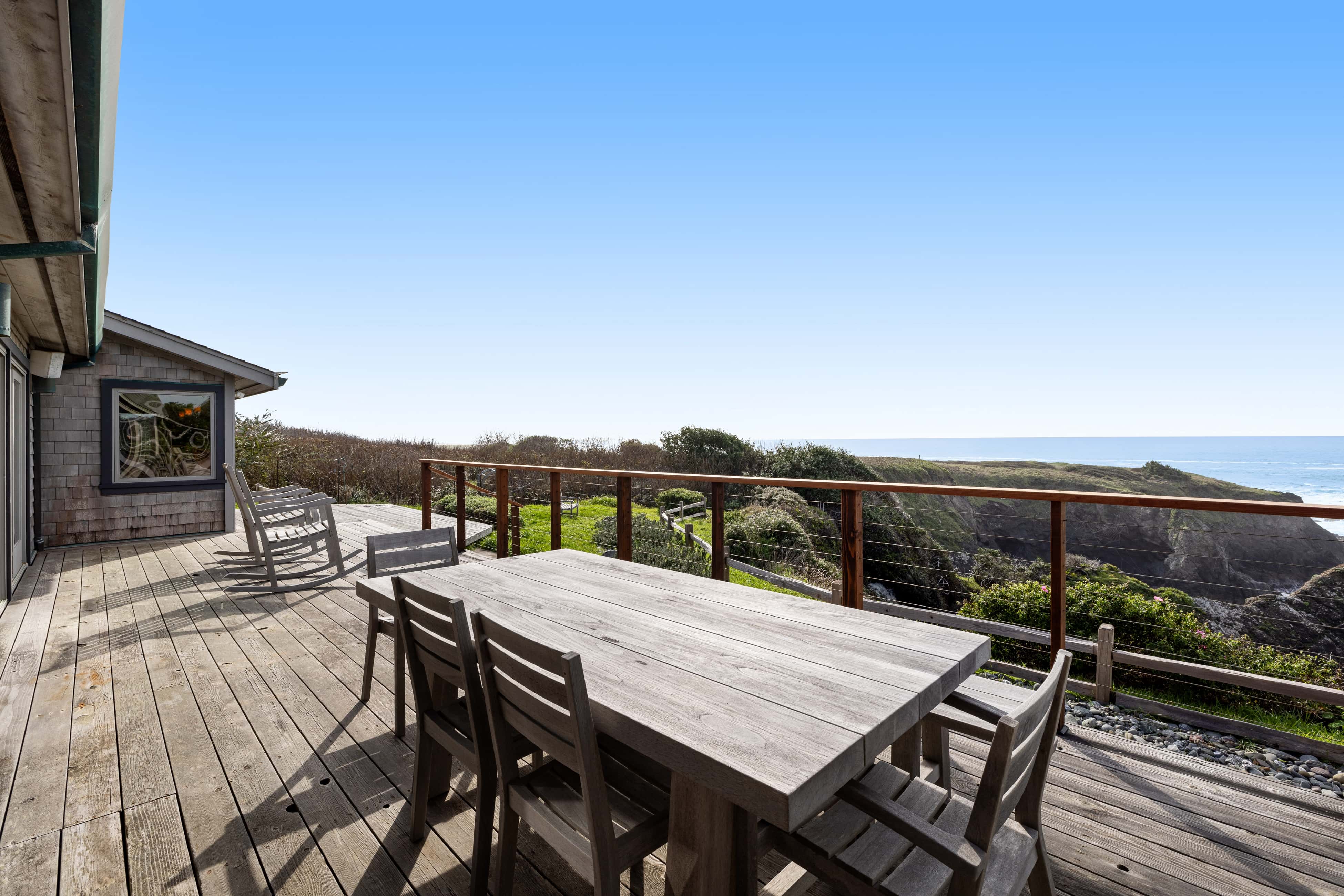 Remodeled oceanfront estate with Studio Cottage 