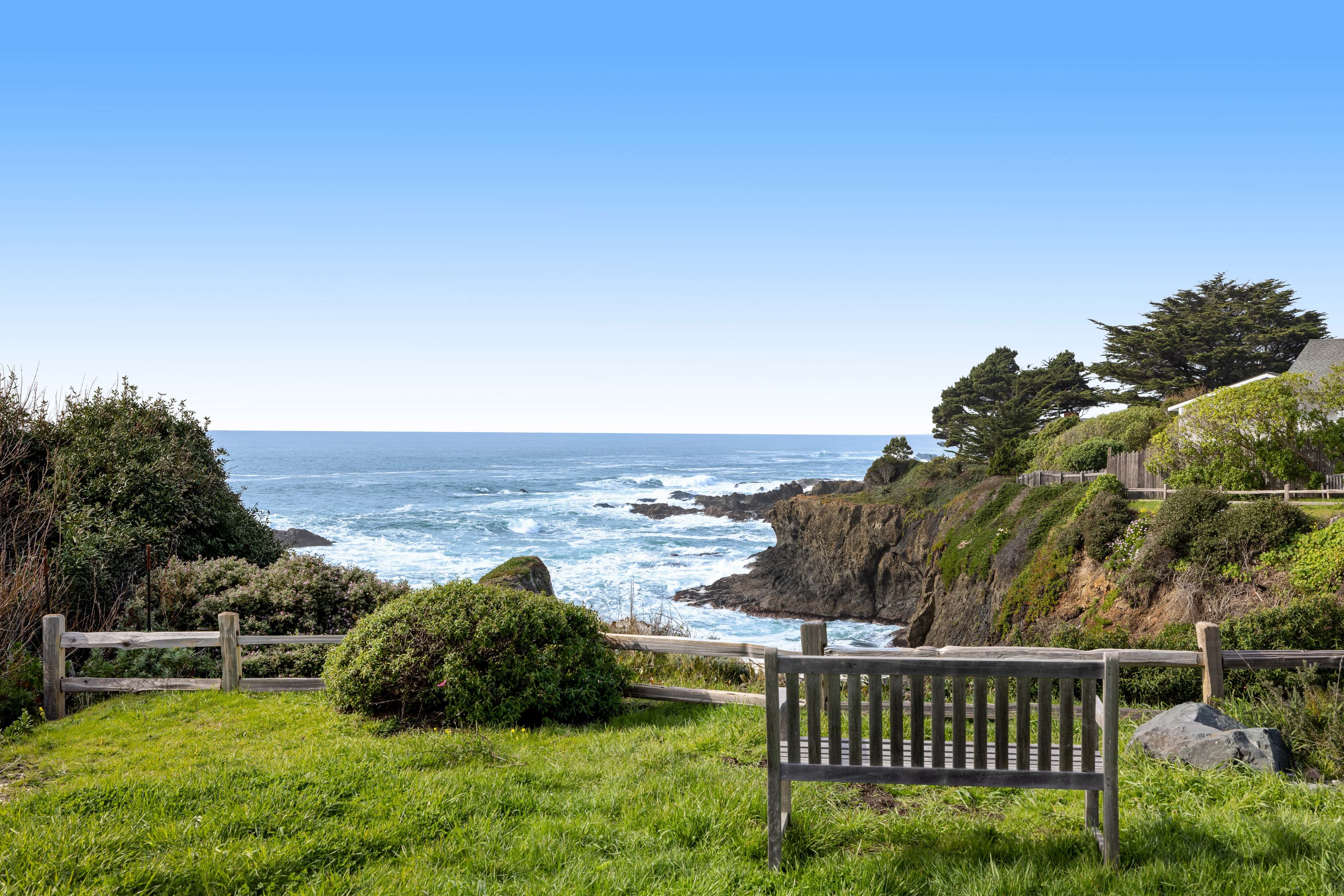 Remodeled oceanfront estate with Studio Cottage 