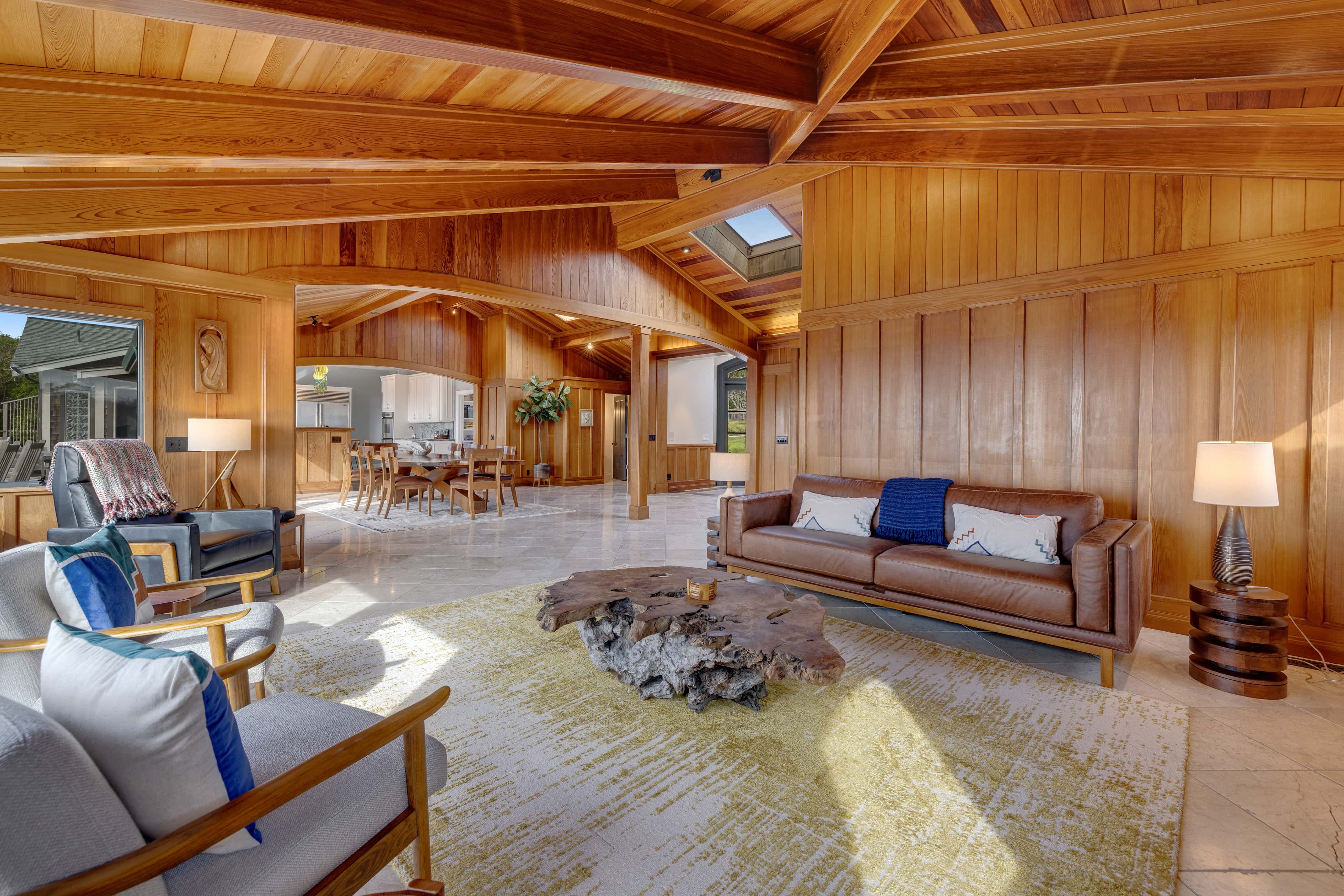 Remodeled oceanfront estate with Studio Cottage 