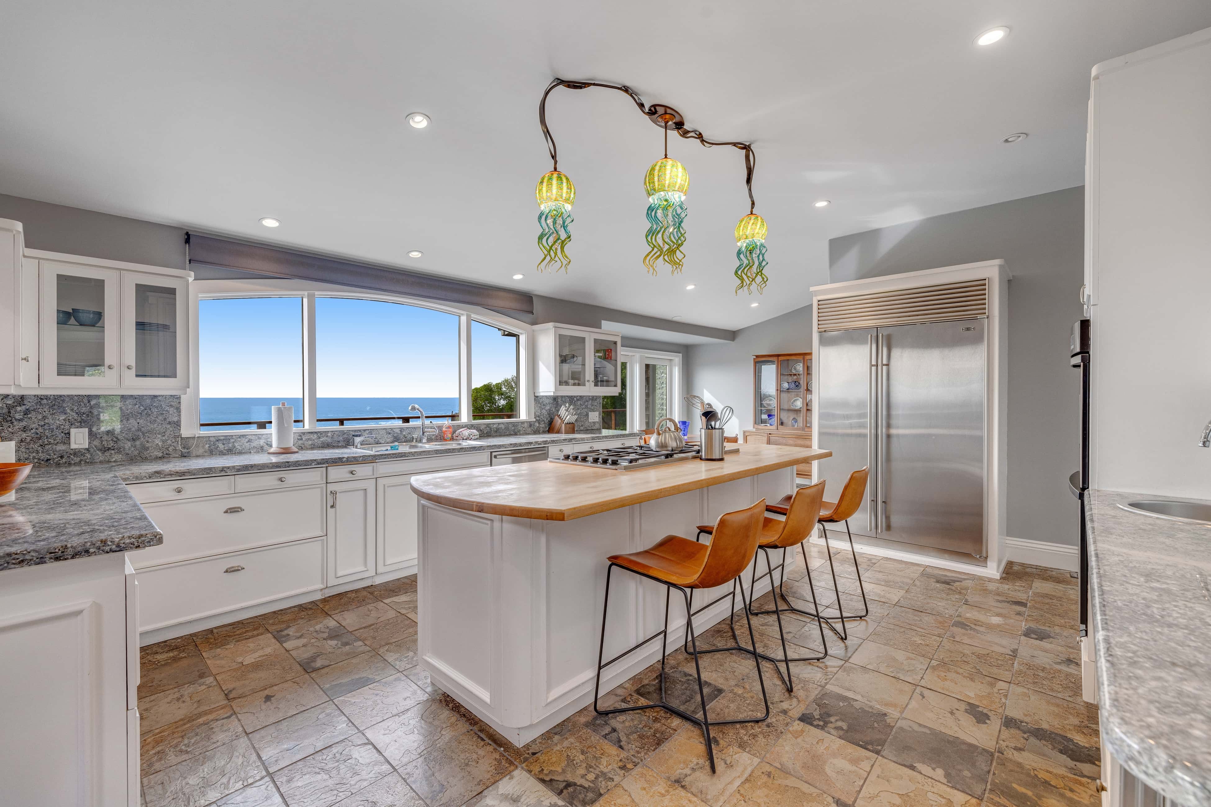 Remodeled oceanfront estate with Studio Cottage 