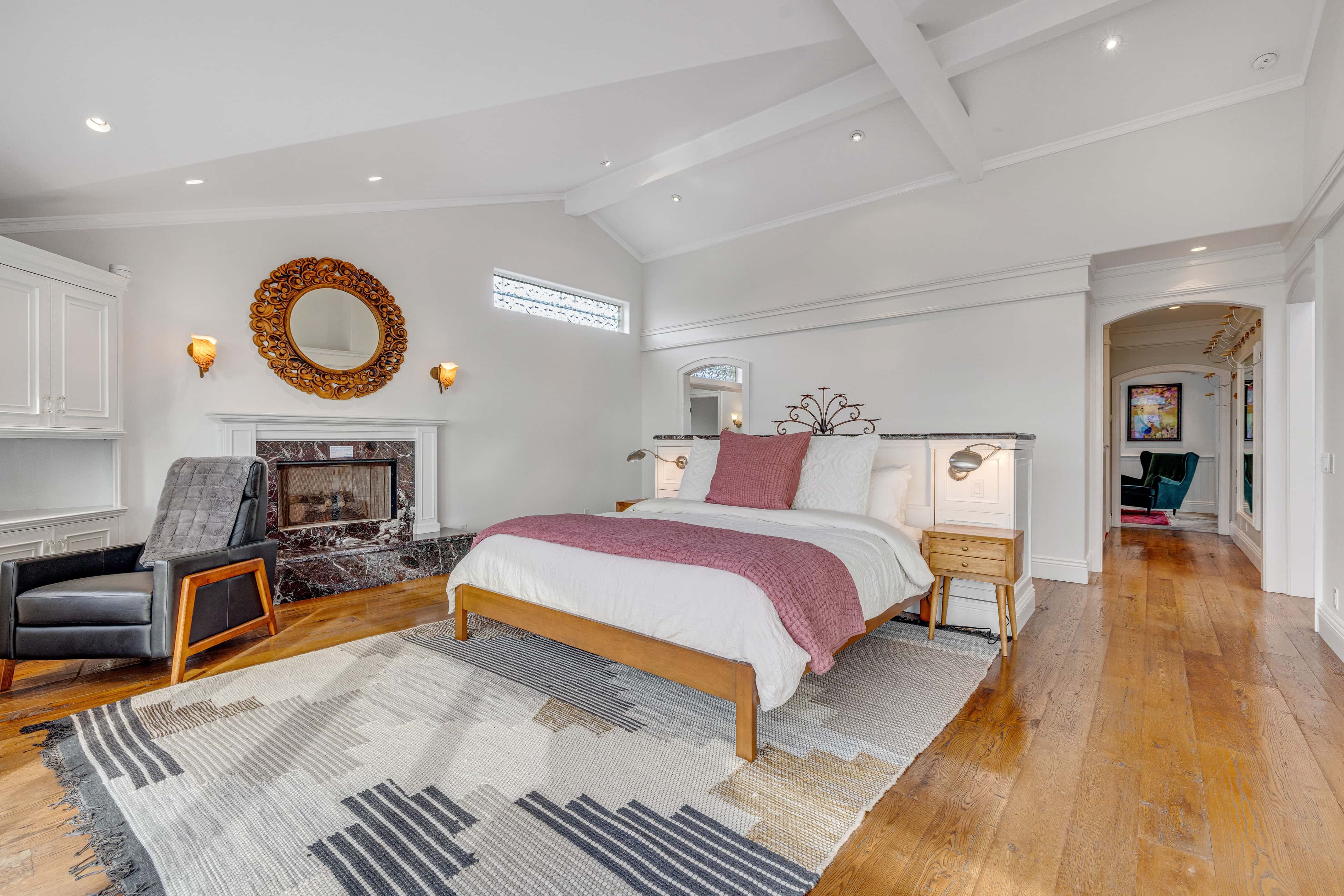 Remodeled oceanfront estate with Studio Cottage 