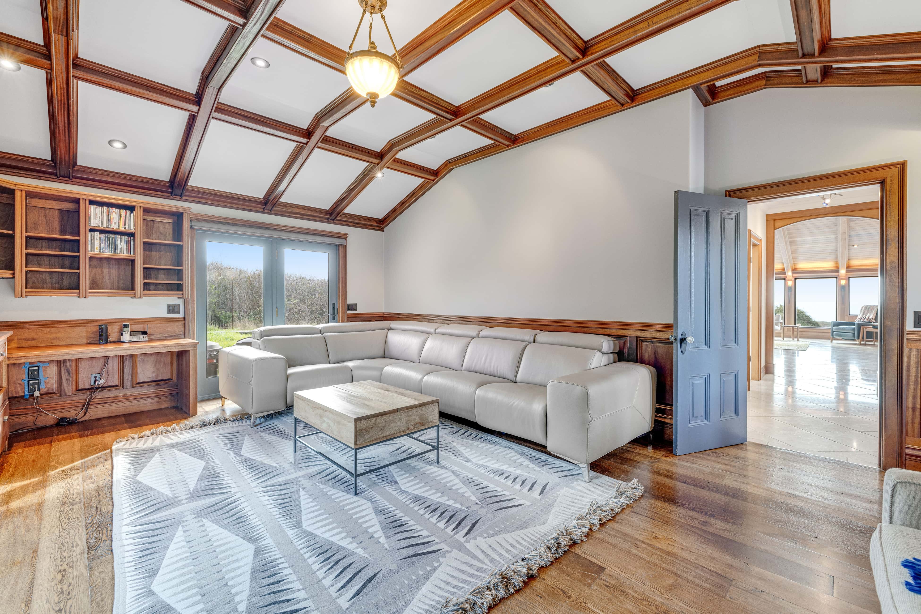 Remodeled oceanfront estate with Studio Cottage 